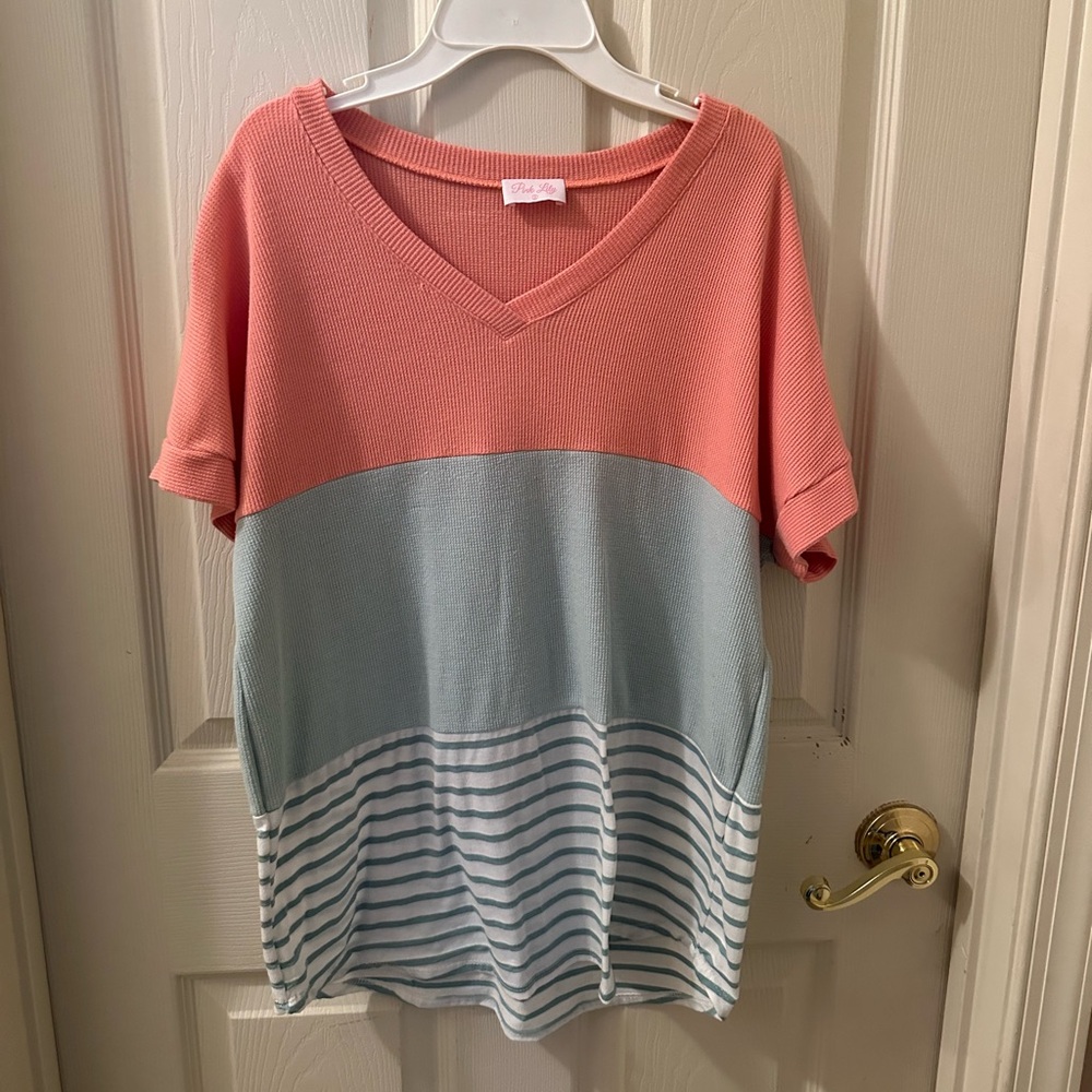 Pink Lily Short Sleeve Colorblock tee. Size small